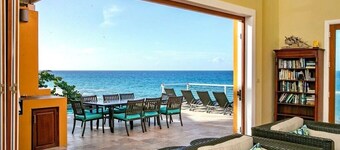 Meerblick Spielen Sie den privaten Pool der Villa am Meer und den natürlichen Gezeitenpool am Cane Bay Beach 
