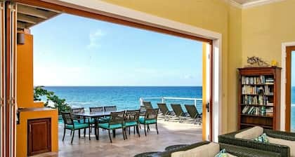 Meerblick Spielen Sie den privaten Pool der Villa am Meer und den natürlichen Gezeitenpool am Cane Bay Beach
