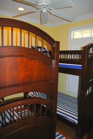 4 bedrooms, iron/ironing board, free WiFi, bed sheets