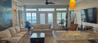 Gulf Front With Great Views And Pool!