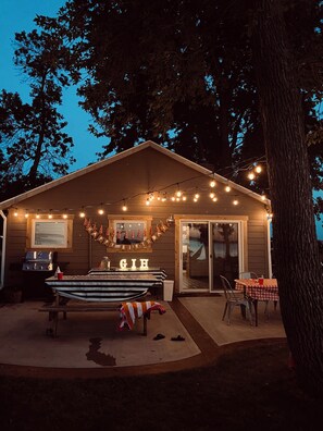 Outdoor dining - Relaxing Lakefront Cabin, Family + Lake + Dock + Sunset + Be Here, All Year Fun! (Watertown)