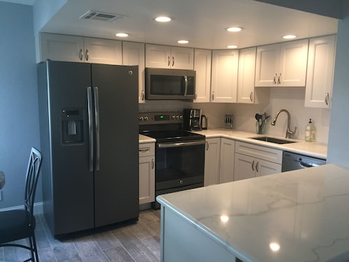 Beautiful Condo in Summerlin close to ALL, home away from home.
