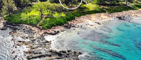 Una spiaggia nelle vicinanze