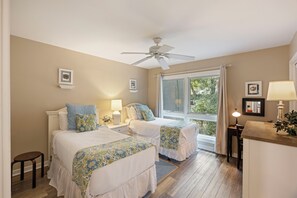 2 bedrooms, desk, iron/ironing board, WiFi - 2BR Kiawah Cottage! Golf Views, Pool Access, Walk to Beach! GUEST FAVORITE! (Kiawah Island)