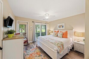 2 bedrooms, desk, iron/ironing board, WiFi