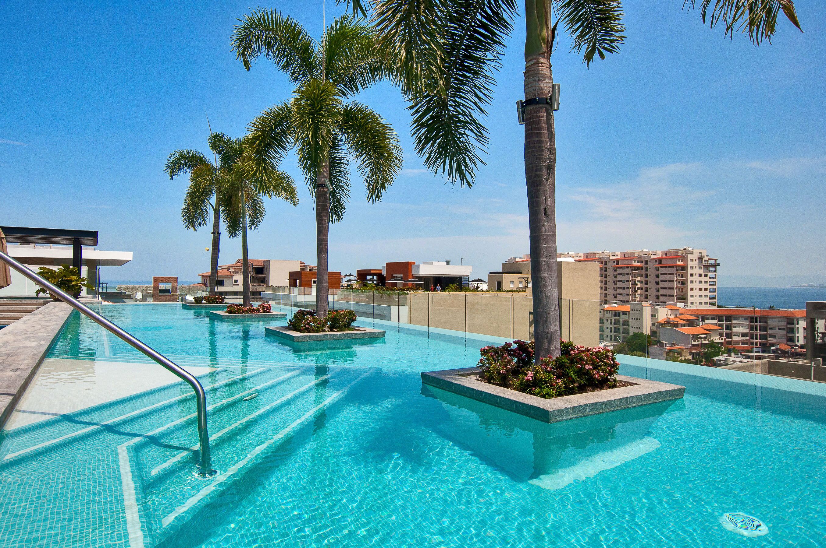 Outdoor pool, an infinity pool