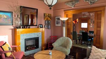 TV connectée, lecteur de DVD, livres, vidéothÚque