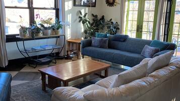 TV connectée, lecteur de DVD, livres, vidéothÚque