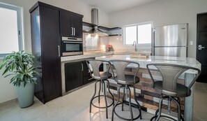 Fridge, oven, stovetop, coffee/tea maker