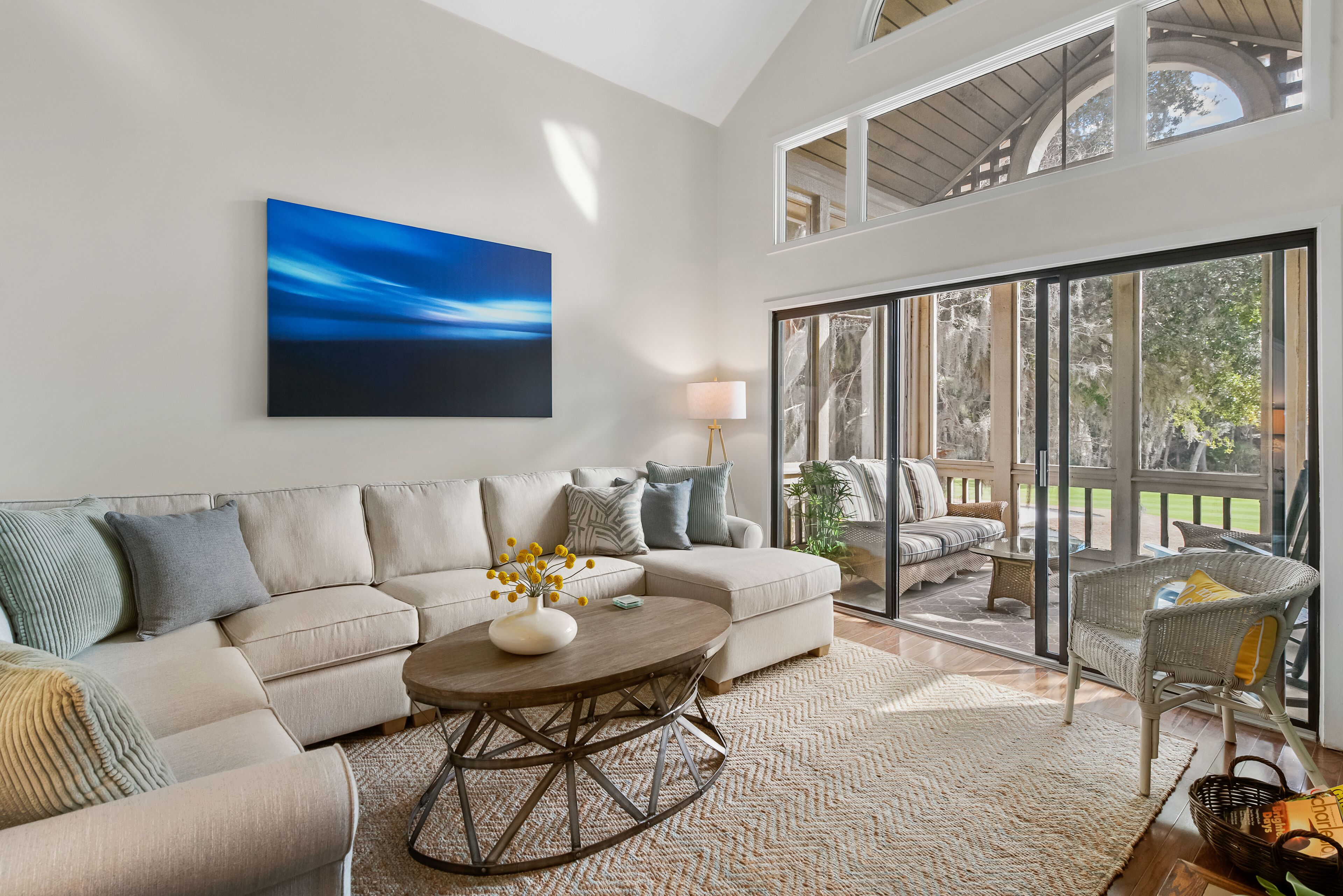 Bright, Fresh & Sunny! Private pool. 3 screened in porches. Close to beach. 