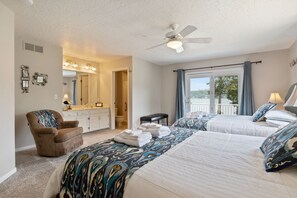 6 bedrooms, desk, iron/ironing board, travel cot