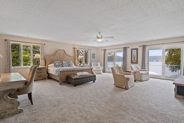 6 bedrooms, desk, iron/ironing board, travel crib