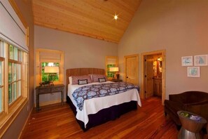 2 bedrooms, in-room safe, iron/ironing board, free WiFi