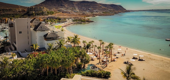 Sun-loungers, beach towels -  Stunning Sunsets over the Sea! Las Colinas @ Puerta Cortes Resort (La Paz)