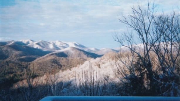 A mountainous landscape with snow-capped peaks and leafless trees. - Mountainview House - Luxurious Privacy Above the Clouds (Aquone)