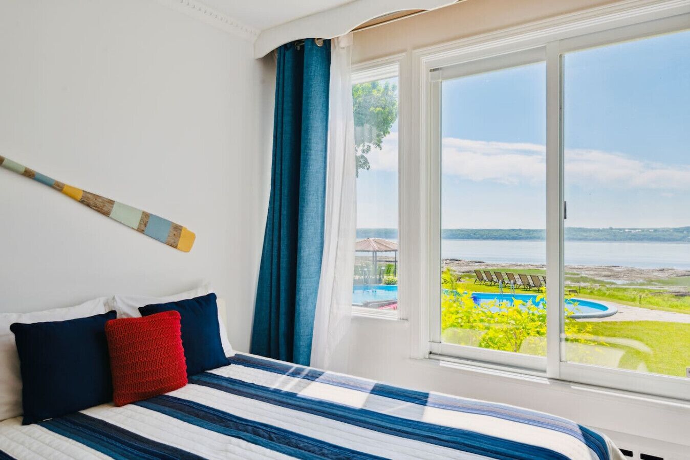 8 bedrooms, desk, iron/ironing board, travel crib