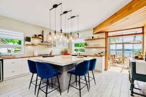 KĂŒhlschrank, Mikrowelle, Ofen, Herdplatte