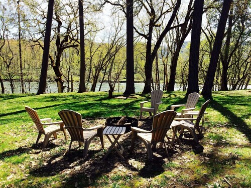 Peaceful Rogue Riverfront Home on 3 Acres!
