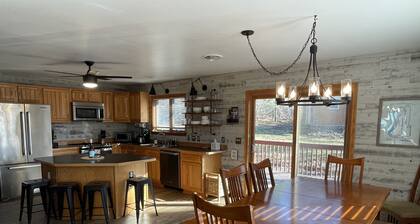 Private 3-acre 4br3ba w/Lake Access off Wine Trail