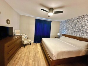 4 bedrooms, desk, iron/ironing board, travel crib