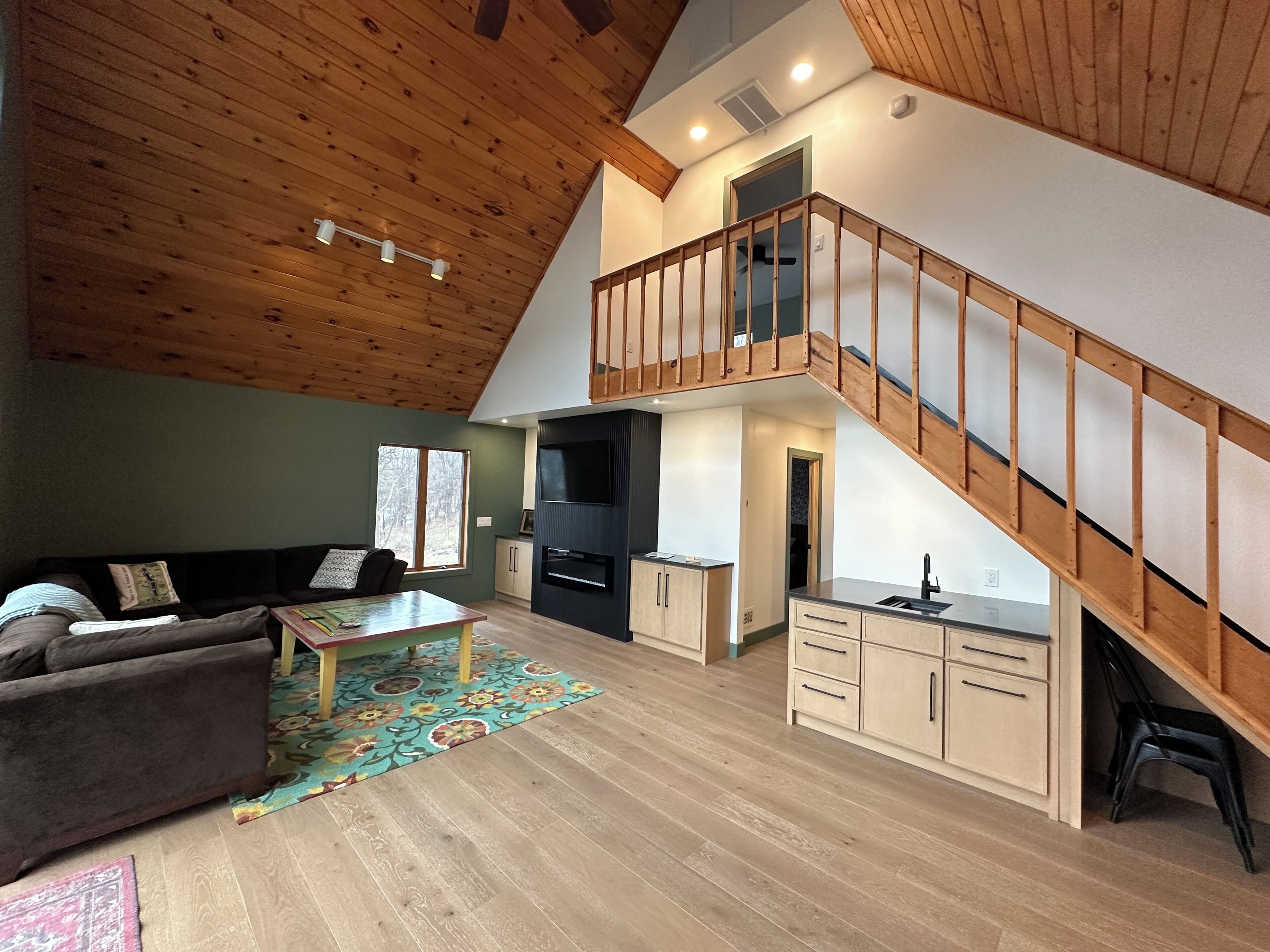 Smart TV, videogiochi, lettore DVD, libri