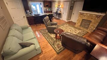 Smart-TV, DVD-Player, Bücher