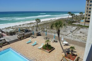Terrace/patio - Emerald Escape On Okaloosa Island - Beachfront With Large Private Balcony (Fort Walton Beach)