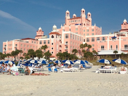 DIRECTLY ON BEACH - ST PETE BEACH  PASS-A-GRILLE  - Awesome Sunsets from Balcony