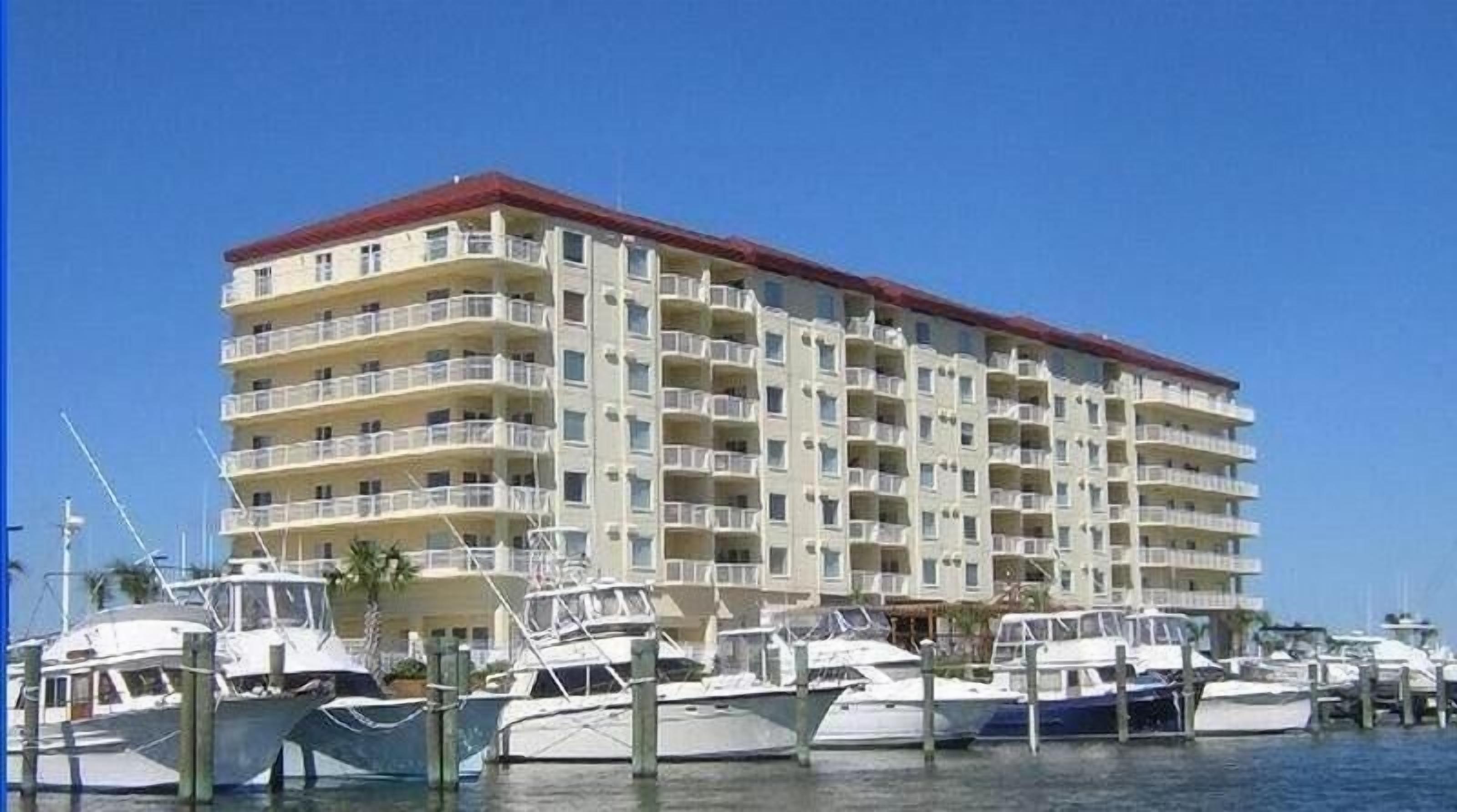  Beachfront Condo with amazing views 