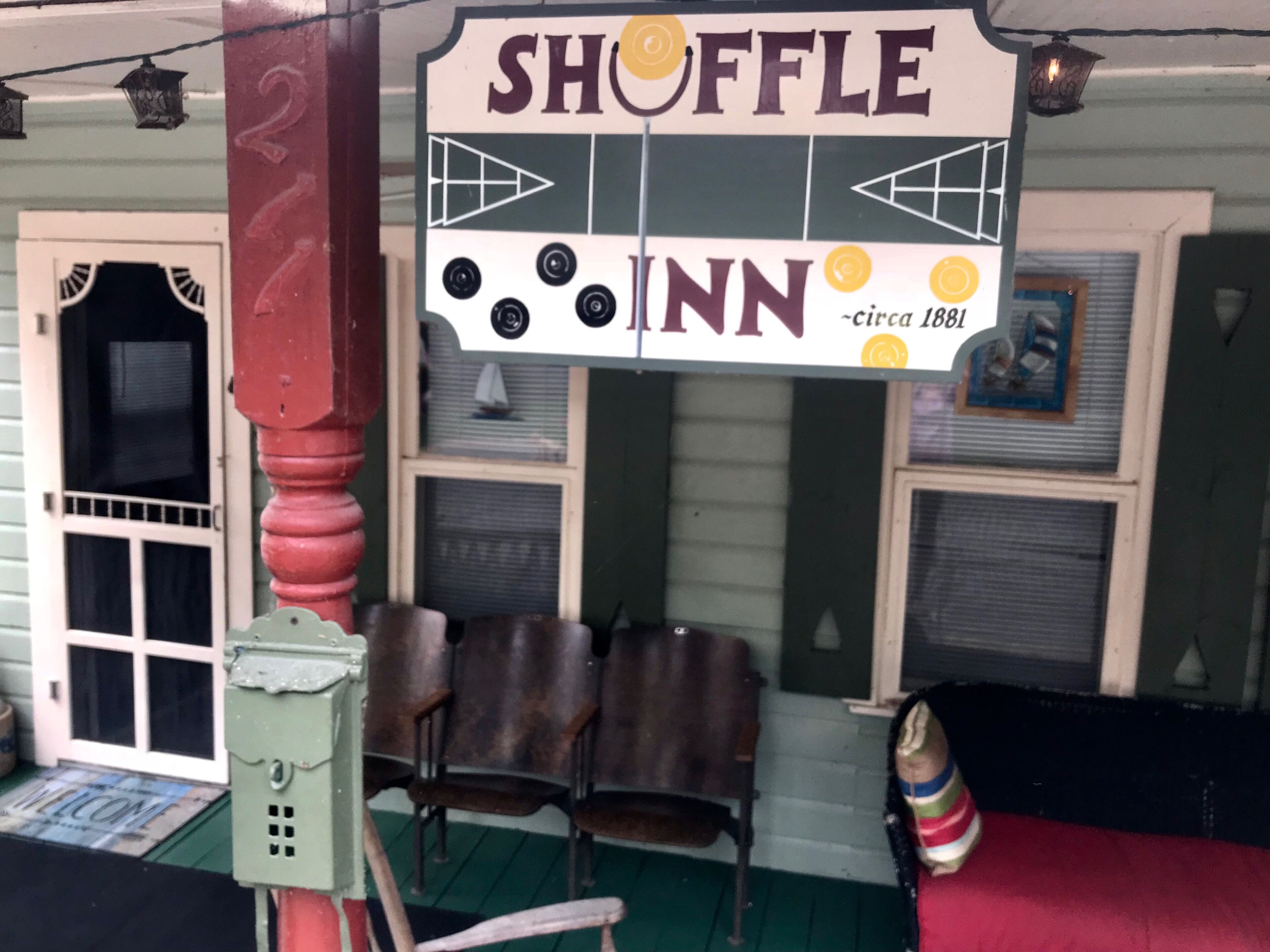 "ShuffleInn" - Adorable Historic Lakeside Cottage In Great Location