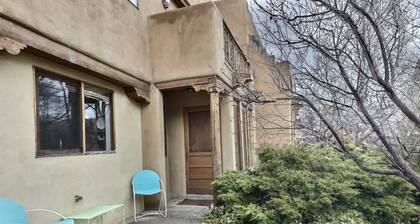 Charming Santa Fe Style 2br 1.5ba vacation condo off the Taos Plaza with hot tub