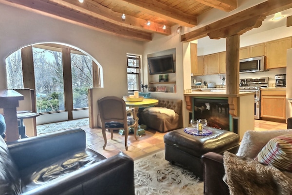 Smart TV, caminetto, videoteca