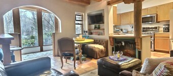 Charming Santa Fe Style 2br 1.5ba vacation condo off the Taos Plaza with hot tub