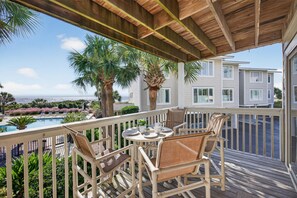 تناول الطعام بالخارج