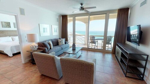 Luxuriöses 2 BR SkyHome mit Panoramablick auf das Meer und nur wenige Schritte vom Strand entfernt!