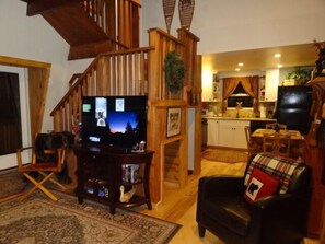 تلفزيون ذكي، مدفأة، مشغل دي في دي، كُتُب