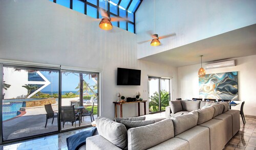 Oceanfront Luxury Home Wifi 4 Smart TV'S Pool & Spa 