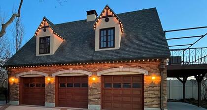 Butler Manor Carriage House, Deluxe Apt on Historic Estate w/Spectacular Views!