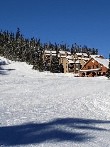 Ski In/Ski Out, 3 BR/3BA  Condo, Hot Tub, Fireplace in Big Sky Mountain Village