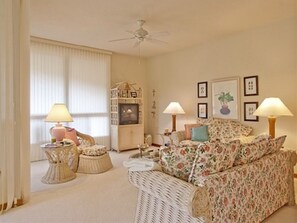 Smart TV, DVD player, books, stereo - Paradise Found - The Shores at Waikoloa Beach Resort   (Waikola)
