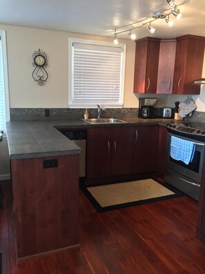 Microwave, dishwasher, coffee/tea maker, cookware/dishes/utensils