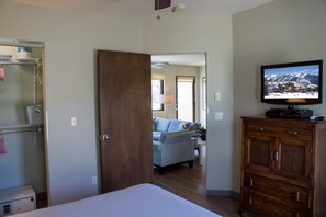 1 bedroom, iron/ironing board, free WiFi, bed sheets - Downtown Durango Luxury Rental with parking (Durango)