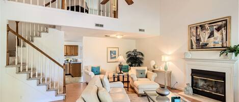 Smart-tv, een dvd-speler, boeken en een muziekbibliotheek