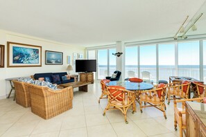 Smart TV, fireplace, DVD player, books -   Three bed room, beach- front  end unit with magnificent views, on the11 floor. (Galveston)