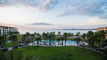 Infinity-Pool