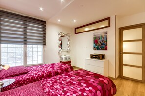 3 slaapkamers, een strijkplank/strijkijzer, reisbedje, wifi
