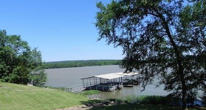 On the Shore of Lake Dardanelle Pet Friendly Waterfront Cabin