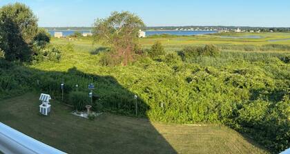 SPRING INTO SAVINGS Large Tranquil, Private Suite By The Sea, Birders Paradise