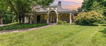 Parklike Historic Estate Louisvillen sydÀmessÀ uima-altaalla ja puutarhassa