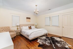 7 bedrooms, iron/ironing board, WiFi, bed sheets - Parklike Estate in the Heart of Louisville w/Pool and Gardens -- Family Friendly (Louisville)